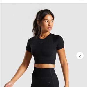 ULTRA SEAMLESS CROP TOP